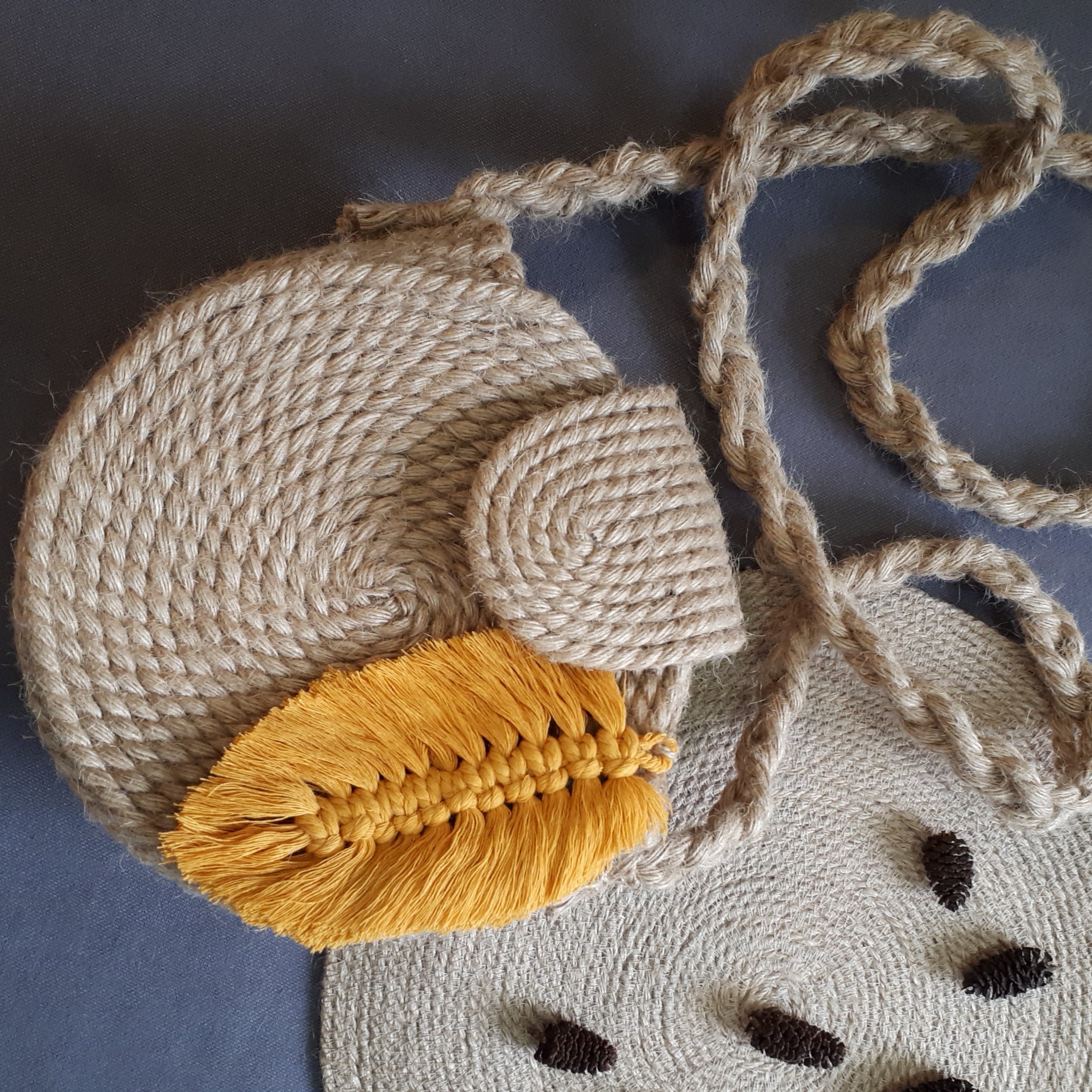 کیف کنفی تابستانی رنگ گرم سایز 22 بند گیس بافت برند رابو