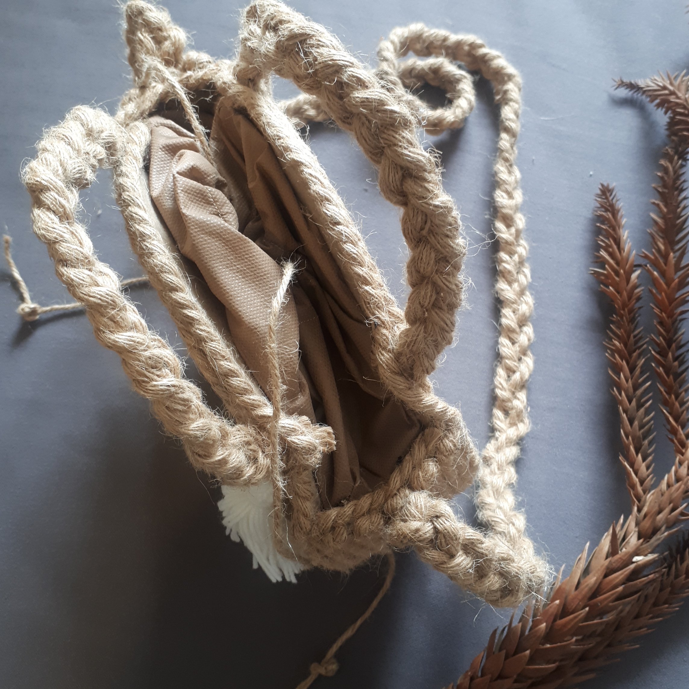 کیف کنفی دسته گیس بافت آستر دوزی شده رنگ کرمی برند رابو