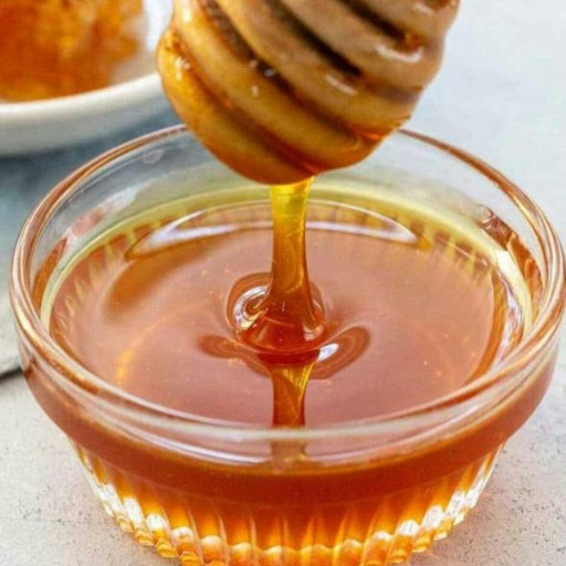 عسل طبیعی(نیم کیلو شهد و نیم کیلو شهد با تکه موم دار با دو طعم مختلف) باب میل ذائقه های مختلف ایرانی محصول آذربایجان