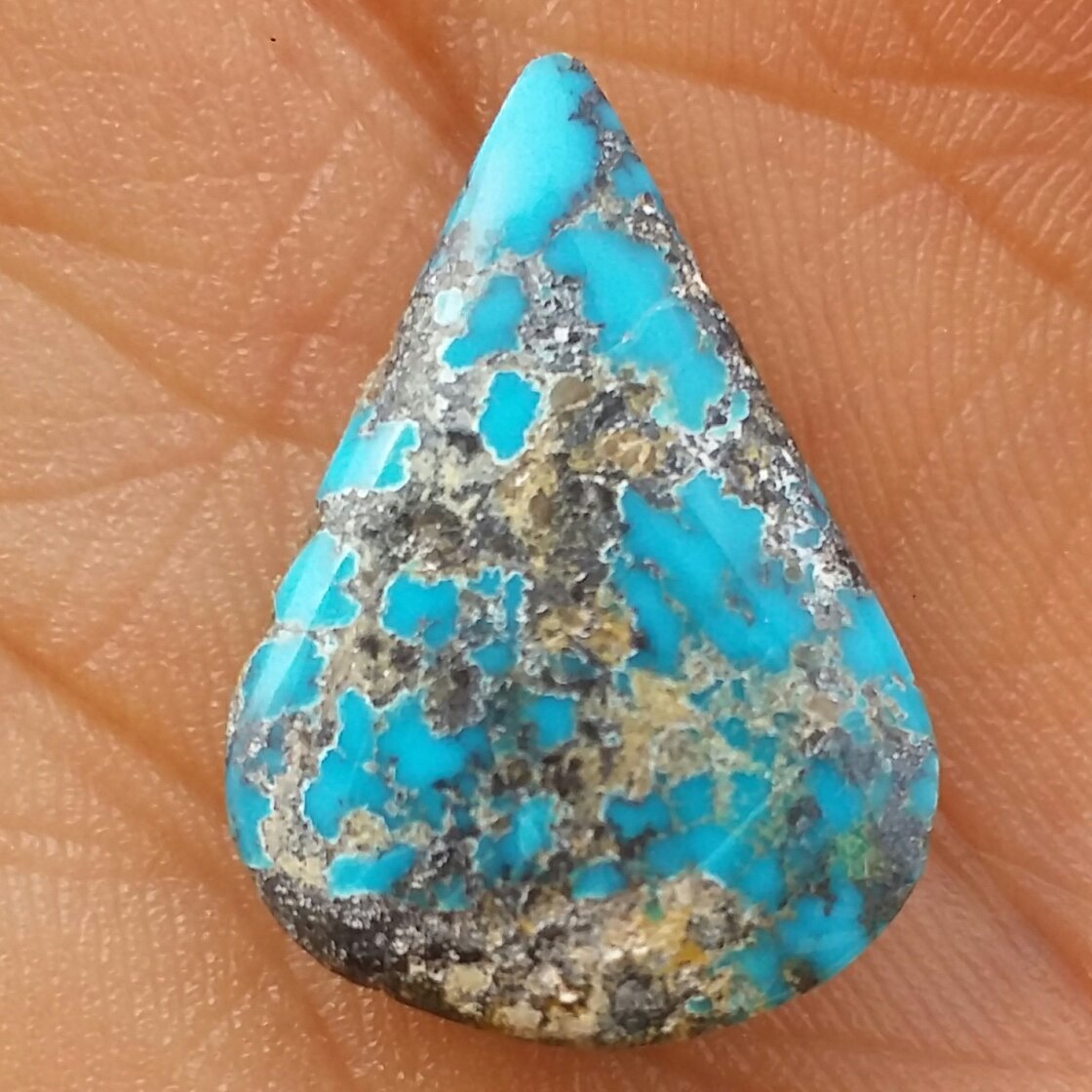 نگین فیروزه آبی عنکبوتی اصل نیشابور دیدنییی خوش رنگ و بسیار فاخر شااهکار خلقت
کاملا طبیعی
خاص
تراش فانتزی استادانه