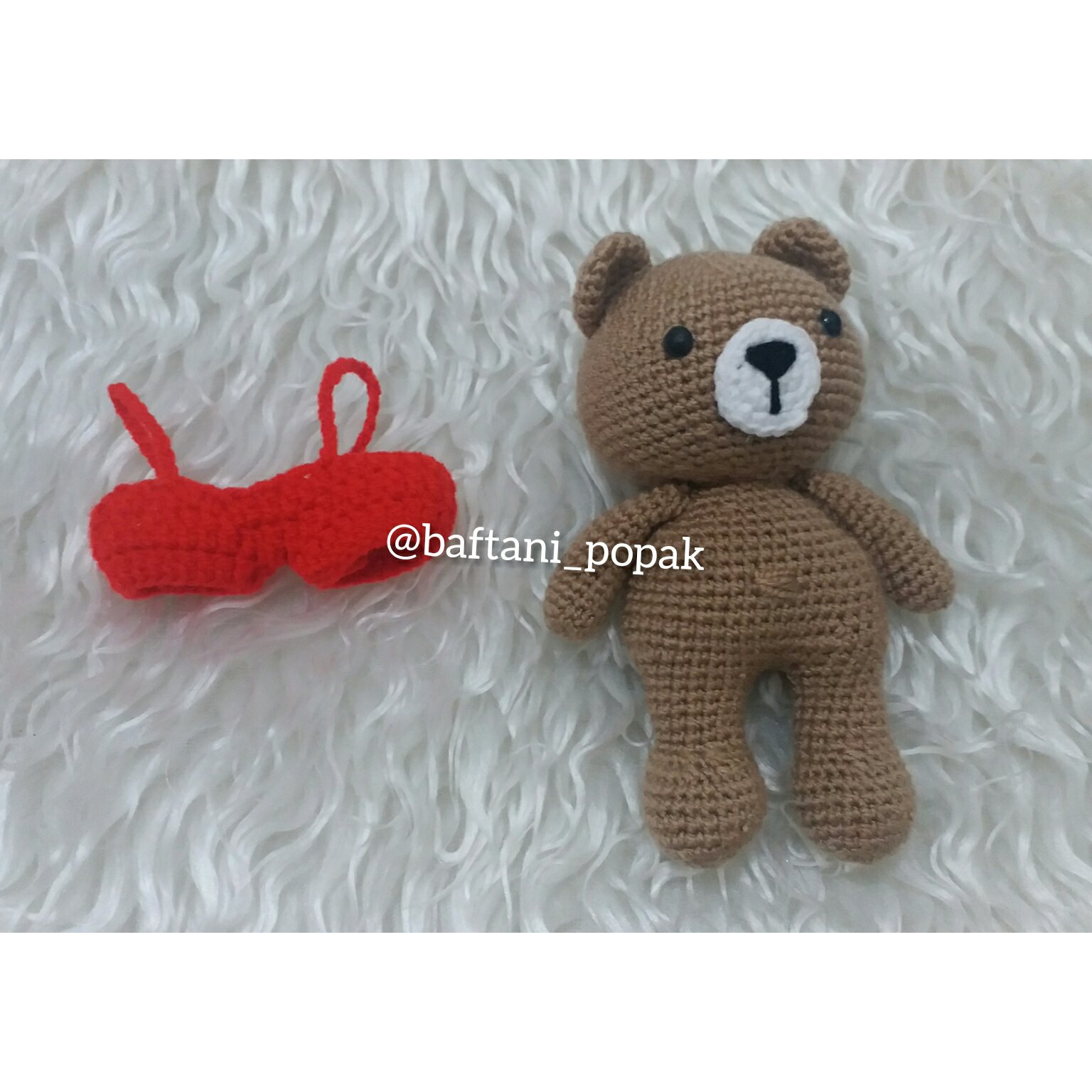 خرس بامزه بافتنی درغرفه بافتنی پونه..دررنگ دلخواهتون.قد15سانت