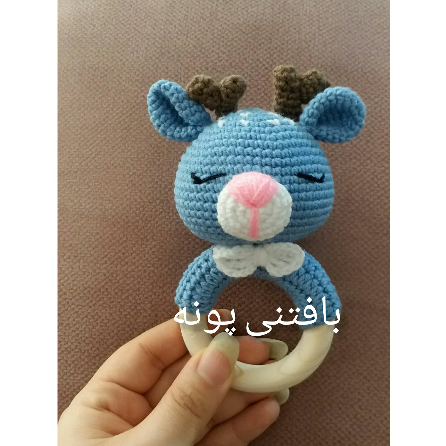 جغجغه حلقه ای گوزن درغرفه ی  بافتنی پونه....بافته شده باکاموا ترک اگه باایرانی بخاید85تومن.دررنگ دلخواهت سفارش بده