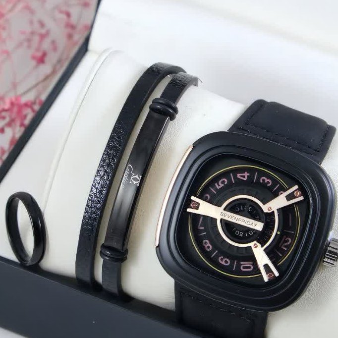 ساعتمچی سون فرایدی مردانه و زنانه پلاک حکاکی شده بغل صفحه seven Friday