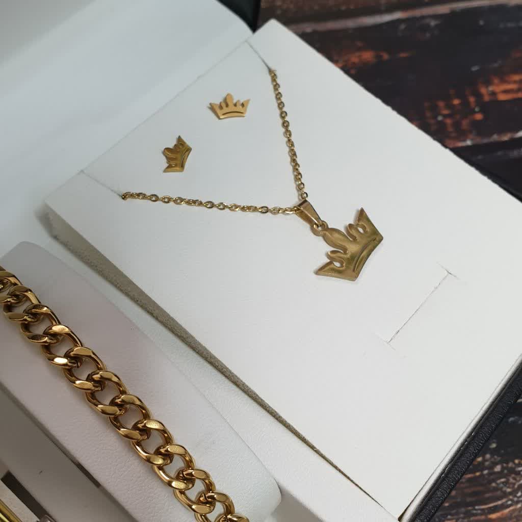 ساعت مچی ال ای دی به همراه ست رنگبندی طلایی  led