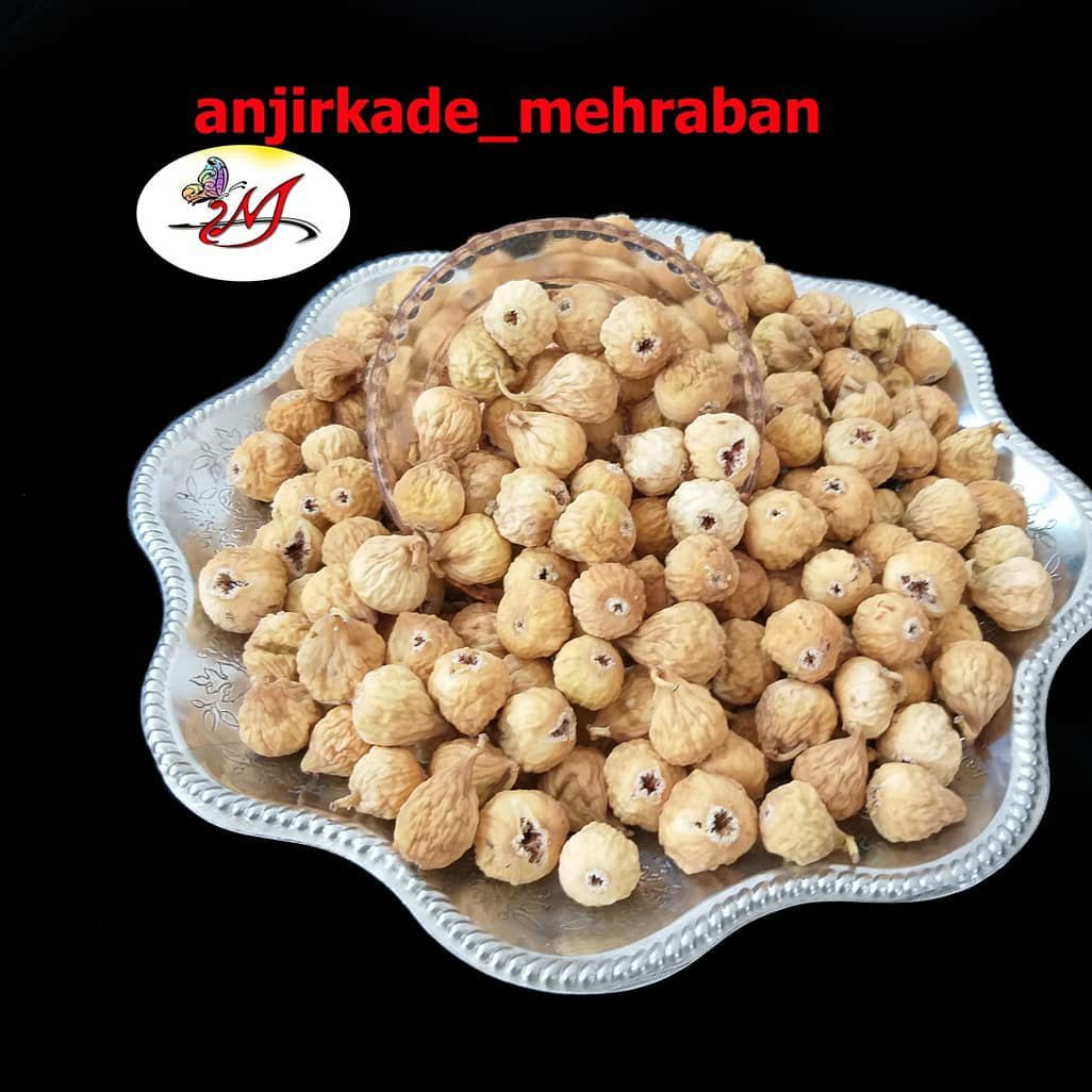 انجیر سفید گوشتی  درجه 1 . نیم کیلویی 