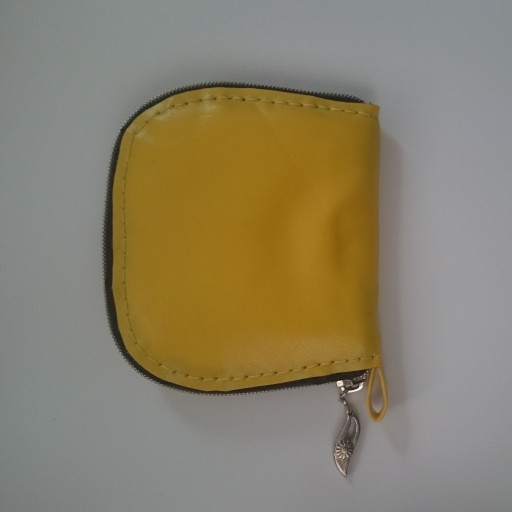 کیف پول زرد کوچک دست دوز با چرم مصنوعی