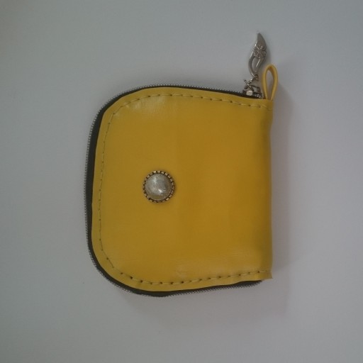 کیف پول زرد کوچک دست دوز با چرم مصنوعی