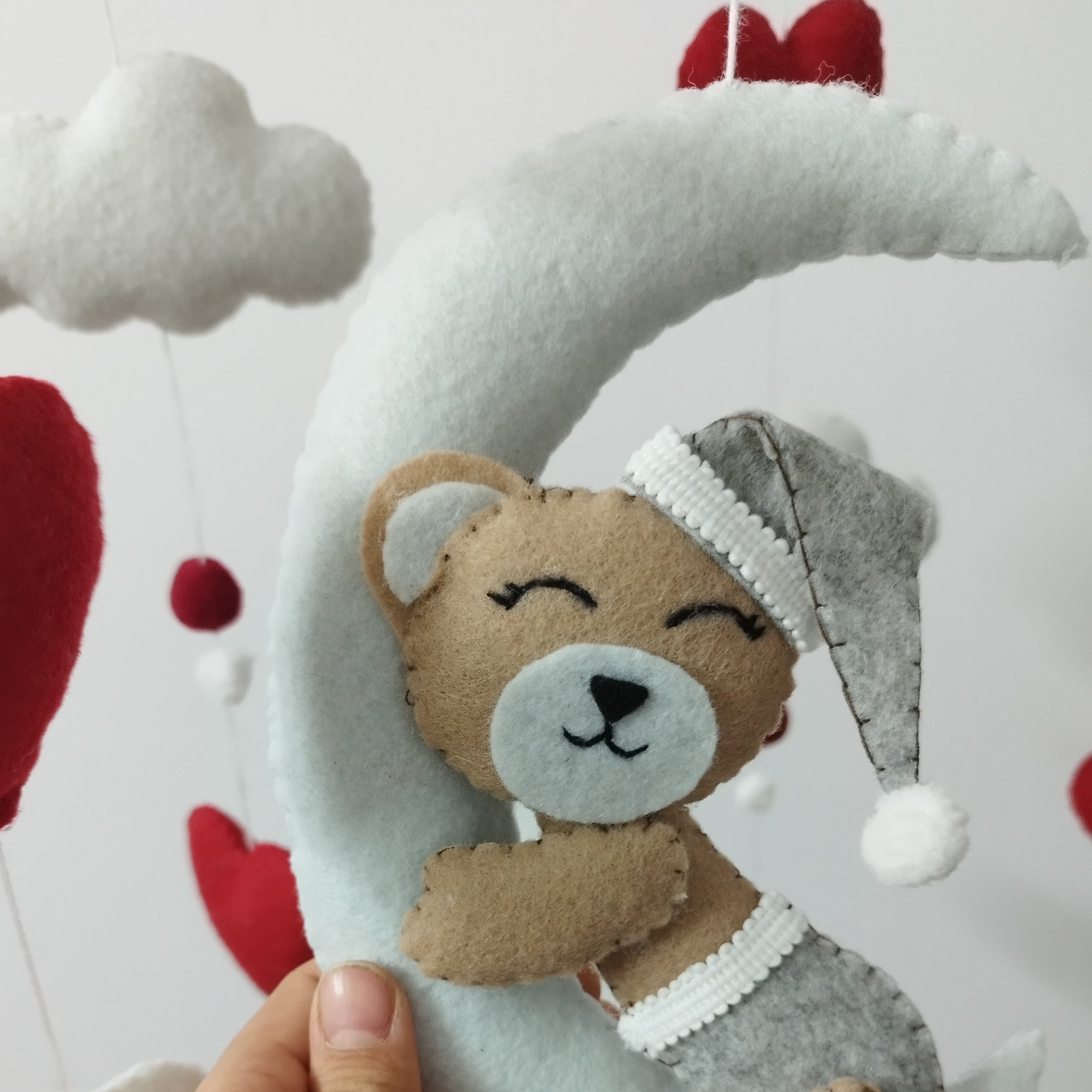 آویز نمدی تخت یا سقف اتاق کودک دست دوز مدل خرس خوابالو