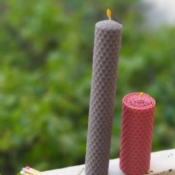 شمع طبیعی موم عسل دست ساز شَبا در رنگ ها متنوع و زیبا طرح‌ استوانه باریک