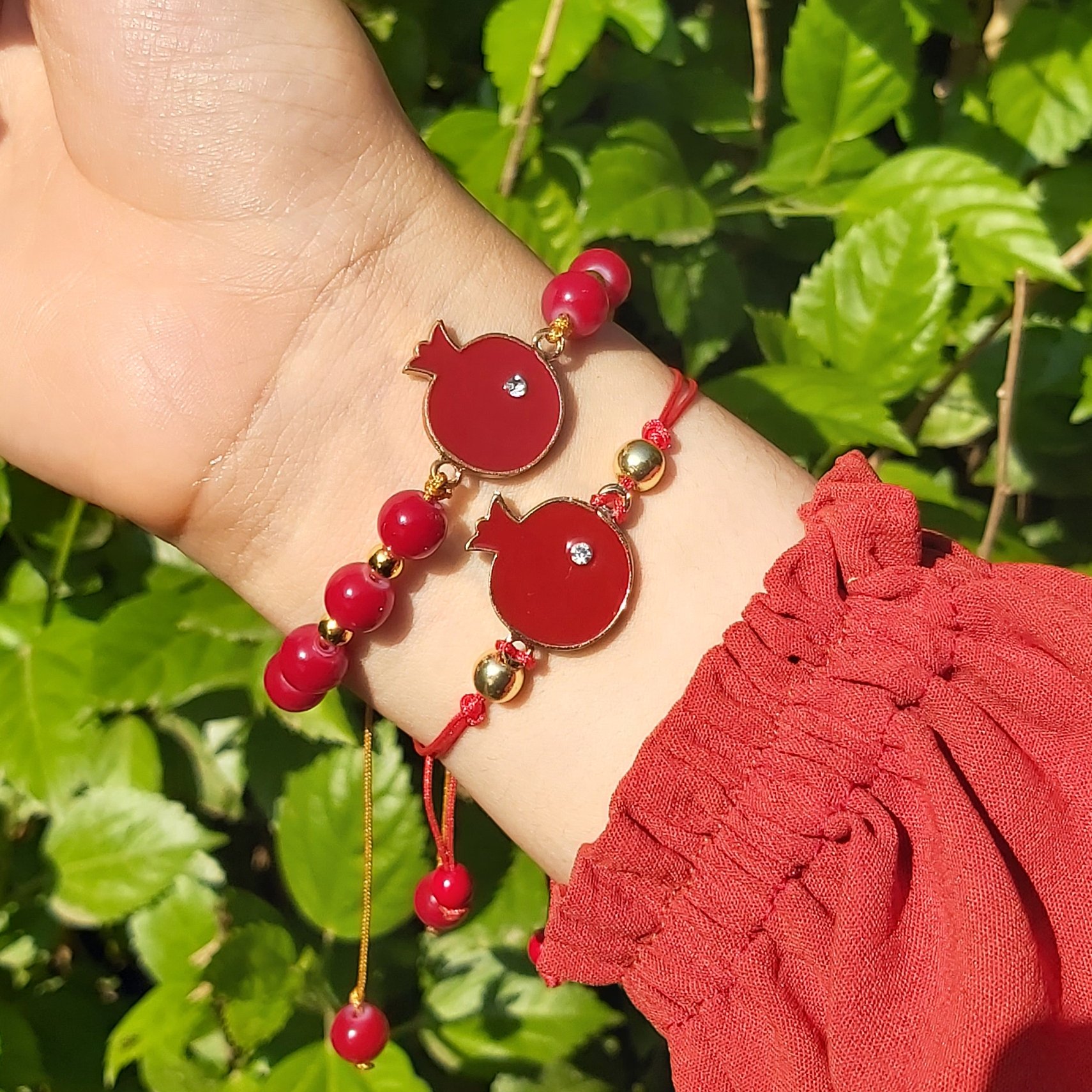 دستبند یلدایی انار قرمز مهره ایی با بافت کشویی