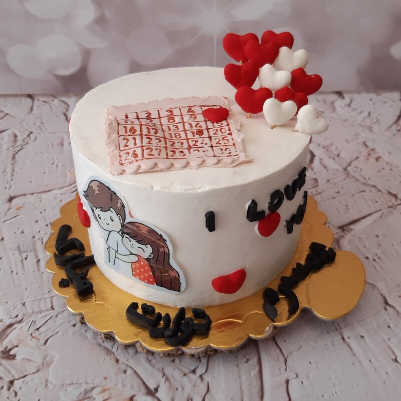 کیک تولد ولنتاین عاشقانه با تقویم فوندانتی کیک ماهگرد کیک خامه ای ارسال پس کرایه 