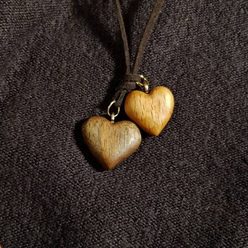 گردنبند چوبی دو قلب عاشق
