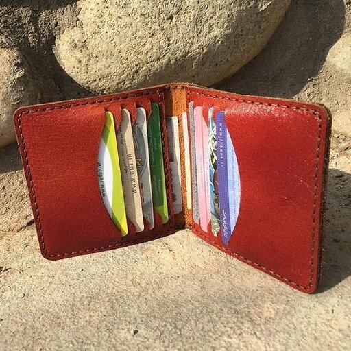 کیف کارت جیبی چرم طبیعی دستدوز دارای 10 جای  کارت سفارش در رنگ و چرم دلخواه شما 