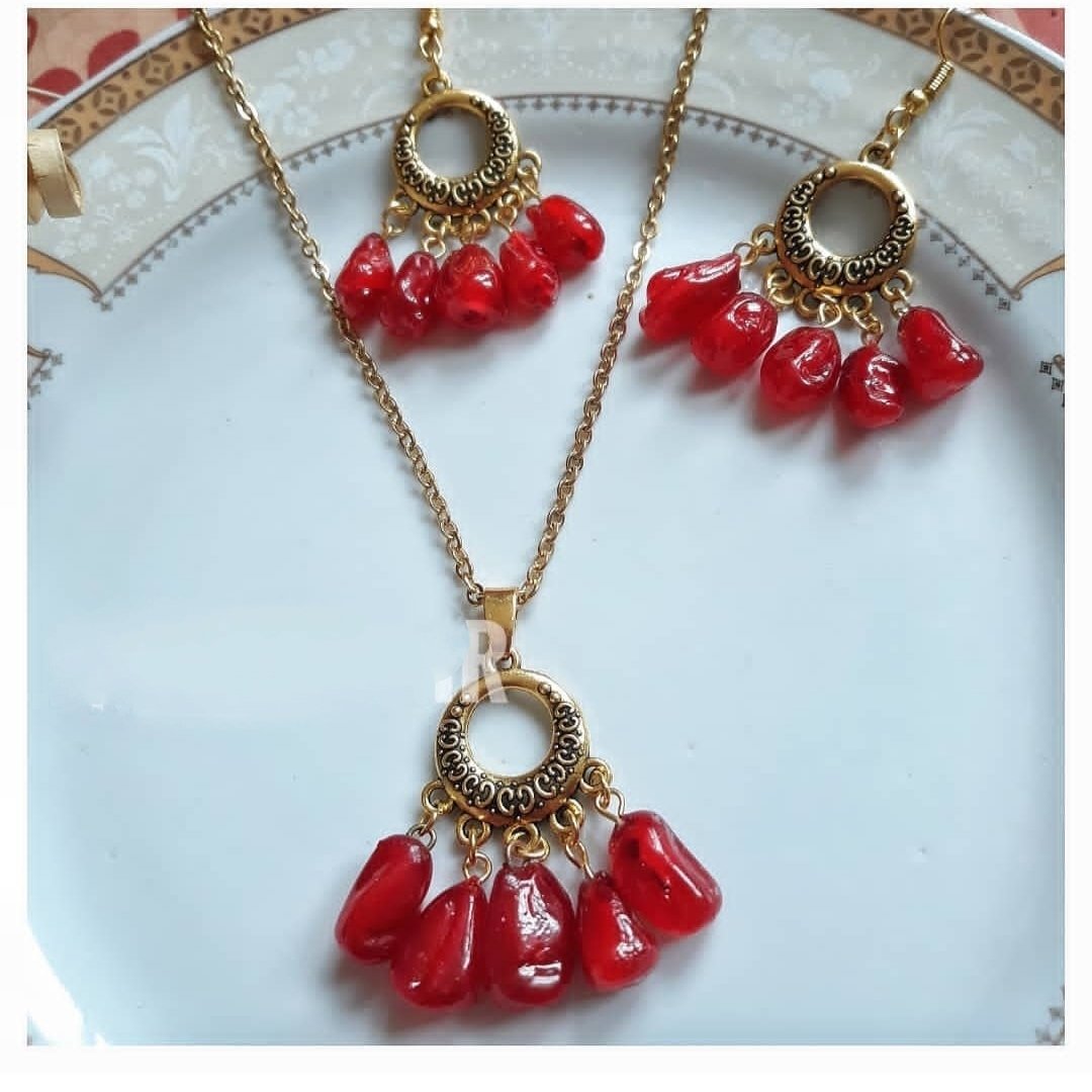 نیمست دونه انار