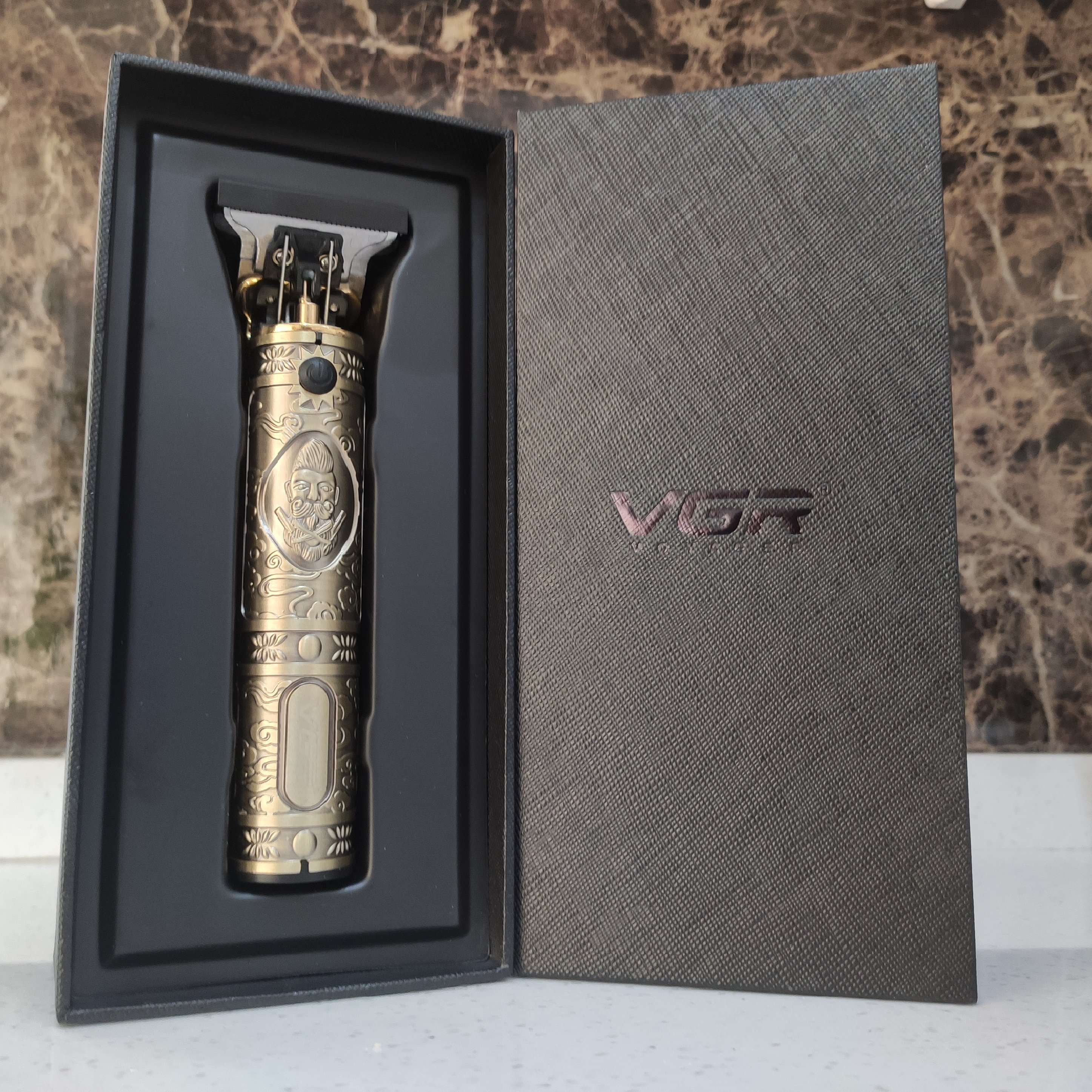 ماشین اصلاح موی صورت و بدن حرفه ای وی جی ار مدل v-085