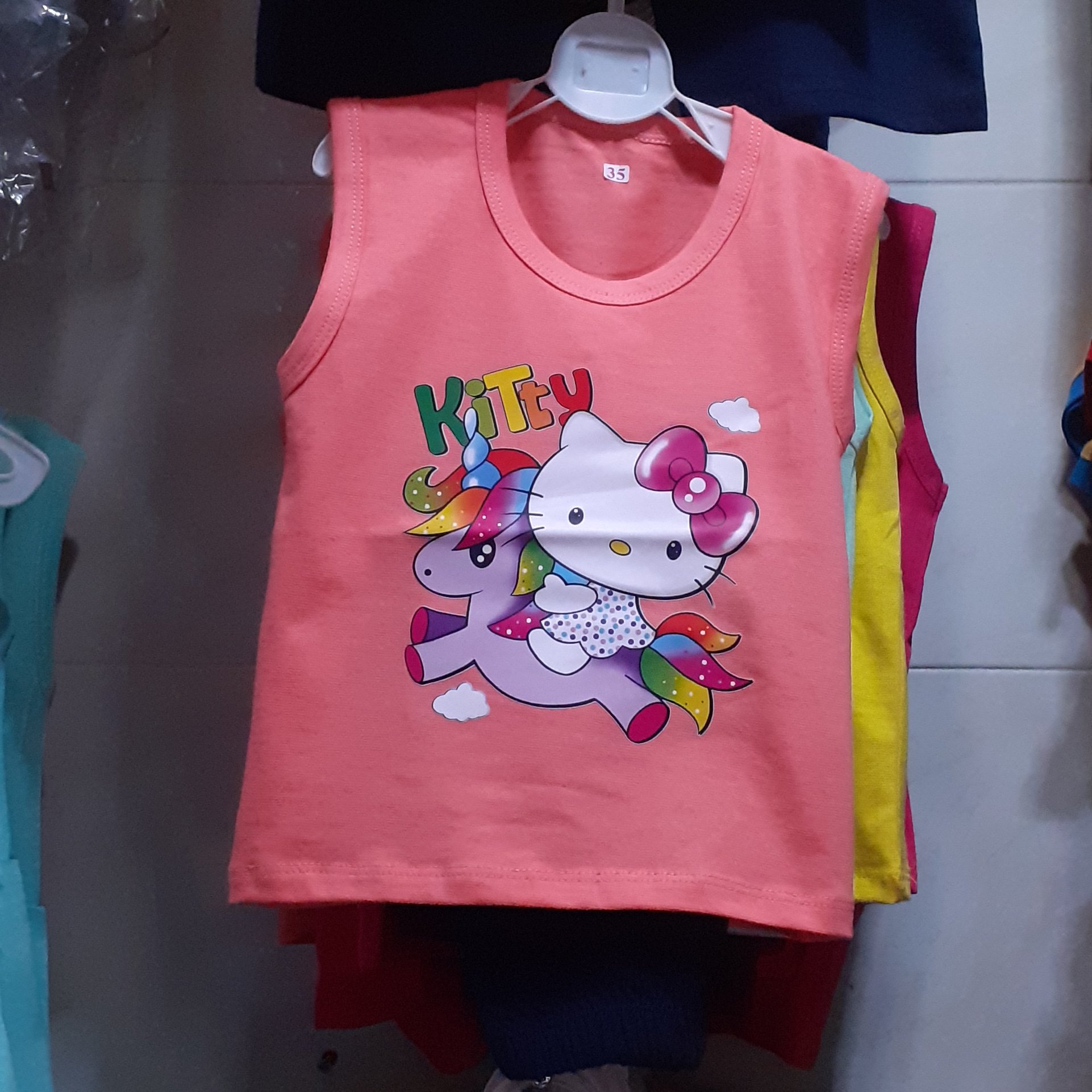 حراج ویژه تاپ و شورت دخترانه سایز 35 و 40 و45 و 50 و 55 طرح متنوع