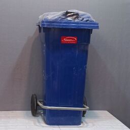سطل زباله پدال فلزی کد5125محصول ناصرپلاستیک 120 لیتری چرخدار تهیه شده از موادنو 