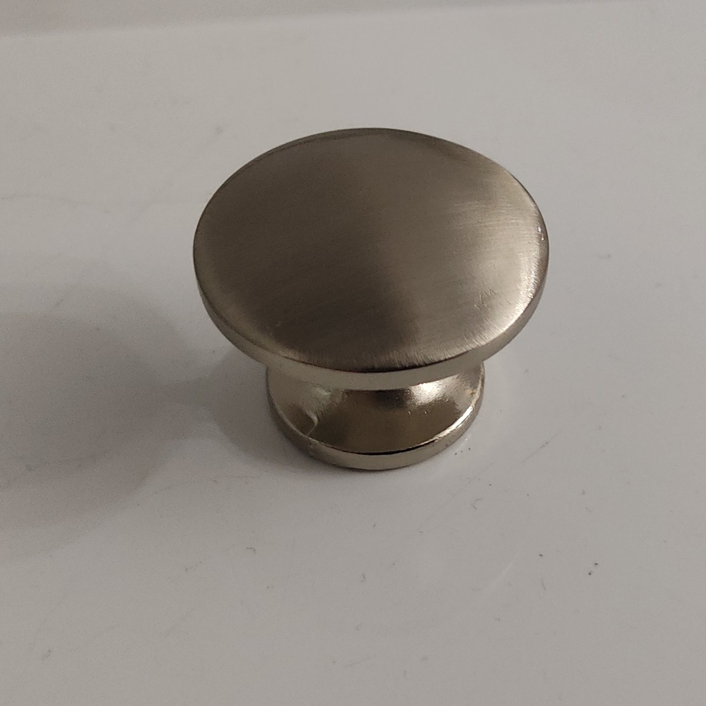دستگیره تک پیچ  لوکس استیل مات ( سربی قطر سه سانت)