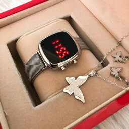نیم ست پروانه نقره ای رنگ ثابت 
همراه با ساعت مگنتی مربع دو کلید
کیفیت عالی
دارای جعبه کادویی مخصوص ساعت
وارداتی از دبی
