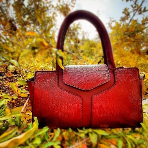 کیف زیبای قرمز