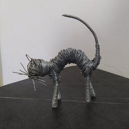 مجسمه سیمی گربه ، رنگ نقره ای ، وزن 450 گرم