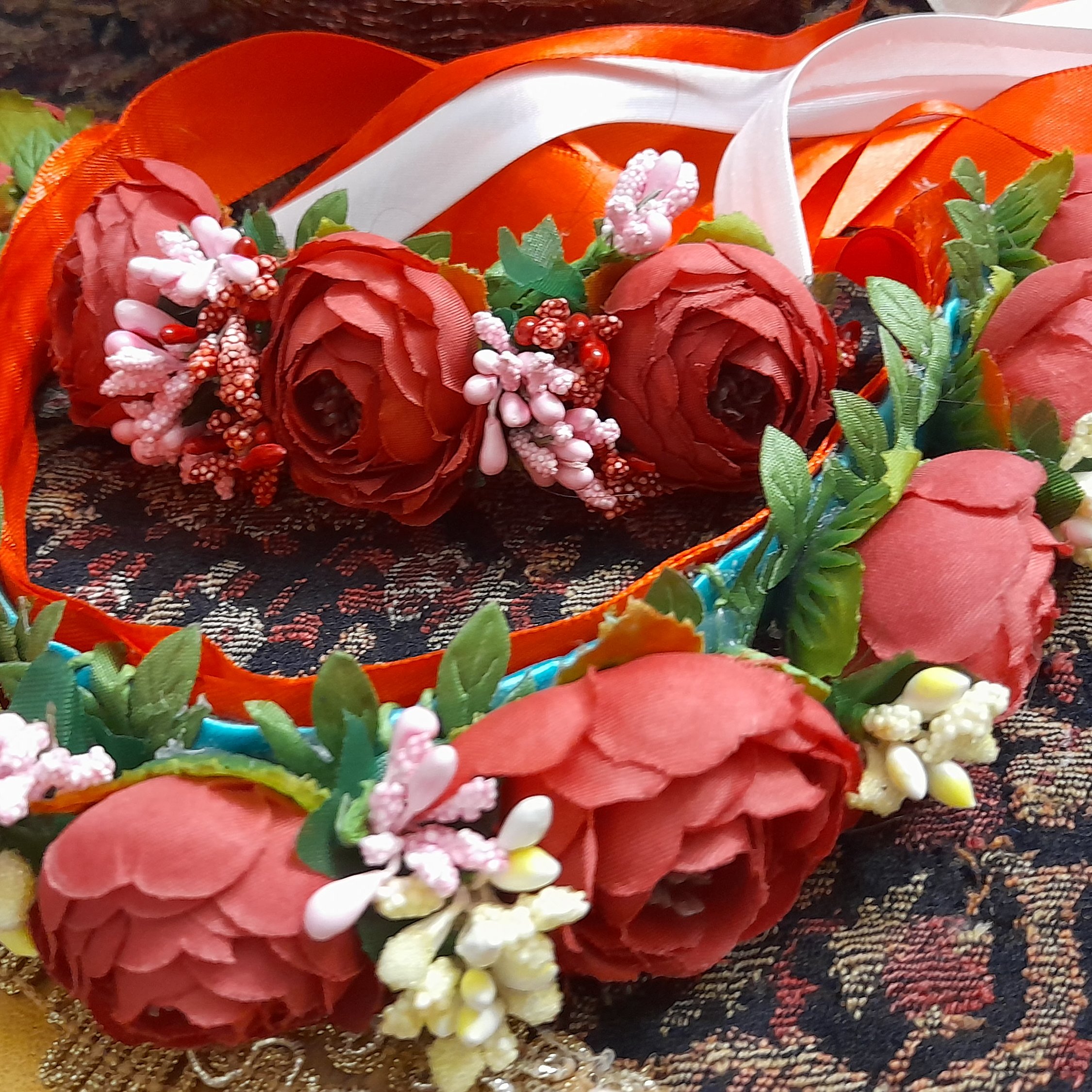 تاج و مچ بند یلدای