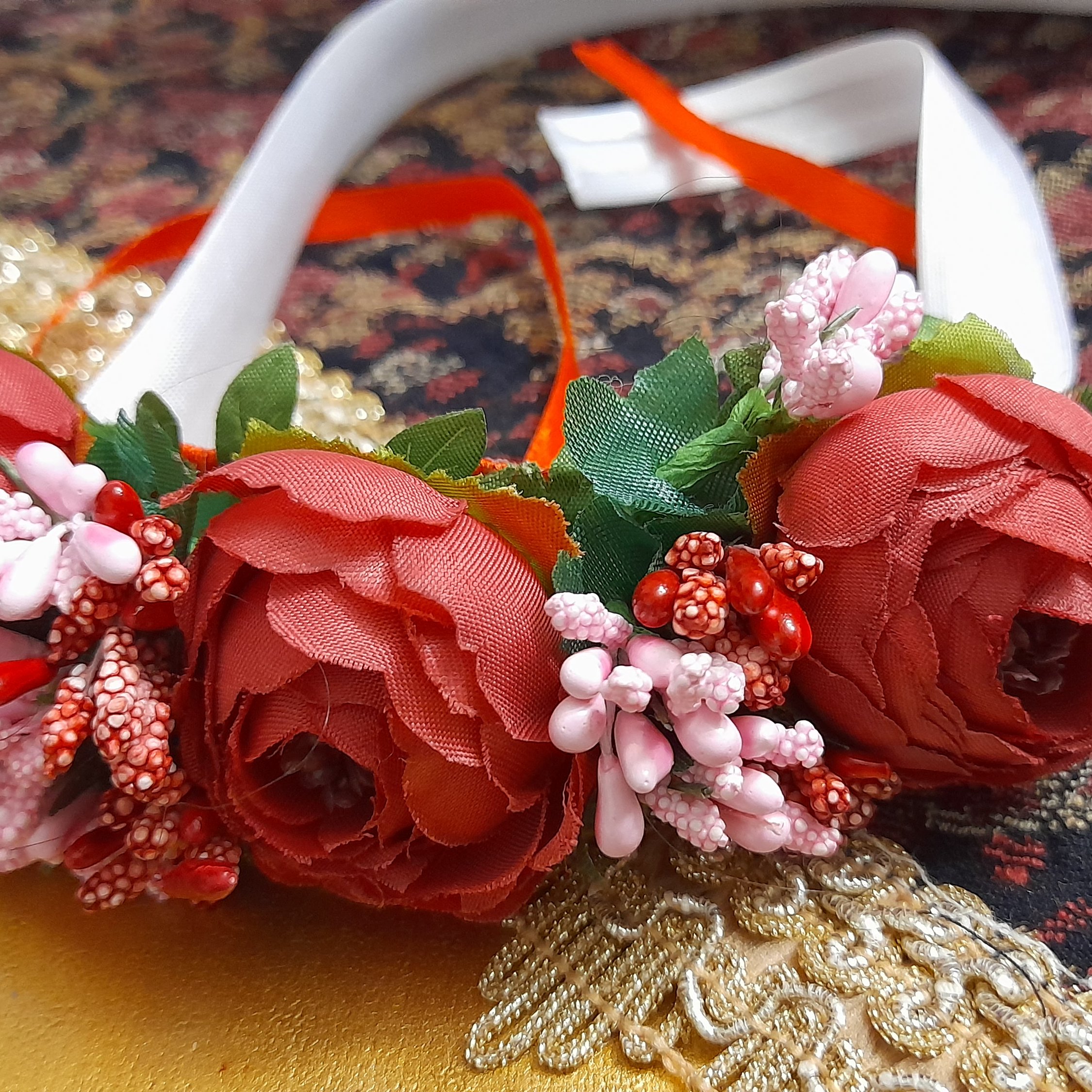 تاج و مچ بند یلدای