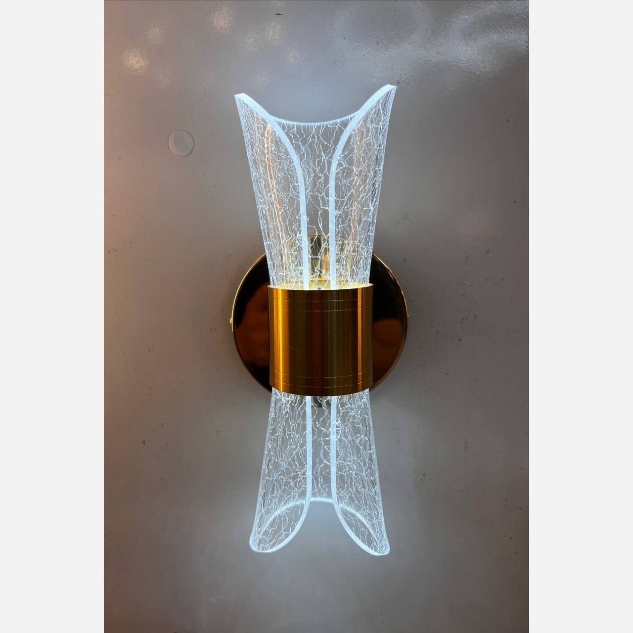 چراغ خواب دیواری مدرن طرح کمر باریک مبلمونسرا مدل 234436