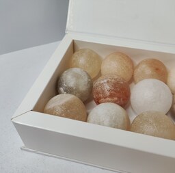 پک پانزده تایی گوی سنگ نمک قطر پنج سانتی  در رنگ های مختلف در جعبه کادویی