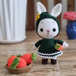 عروسک قلاب بافی خرگوش دختر   به نام لوسی  به همراه سبد هویج
