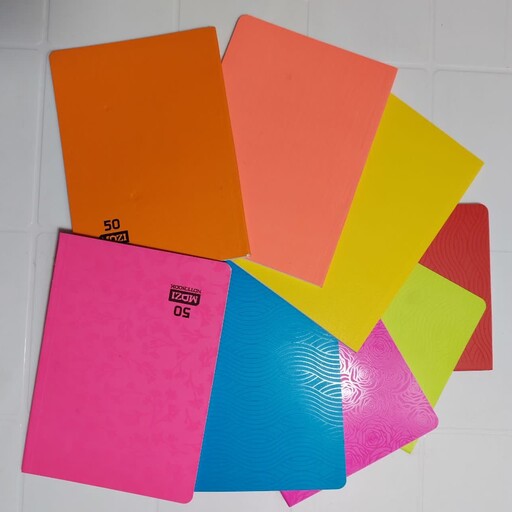 دفتر 50 برگ تک خط ته چسب جلد گلاسه طرح رنگی موزی آساناپخش 