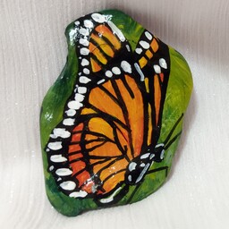 مگنت نقاشی روی سنگ طرح پروانه کوچک