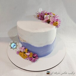 مینی کیک خامه ای با تزئین گل طبیعی
