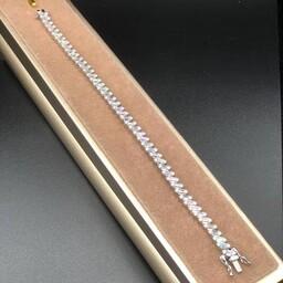 دستبند نقره جواهری عیار 925 ظریف مشابه طلا وزن 15.4 گرم نگین های باگت بدون ریزش کد 385 فروش با ارائه فاکتور معتبر 