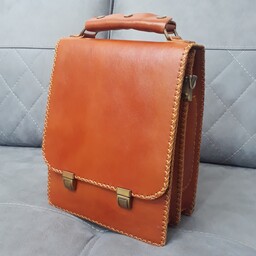 کیف دوشی مردانه چرم طبیعی رنگ عسلی 