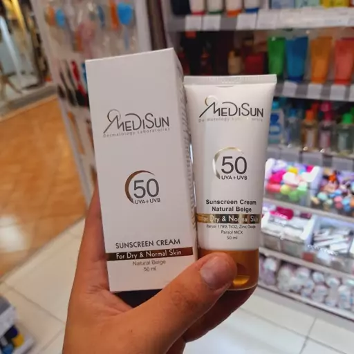 کرم ضد آفتاب رنگی SPF50 مدیسان مناسب پوست معمولی و خشک 50 میلی لیتر رنگی بژ طبیعی