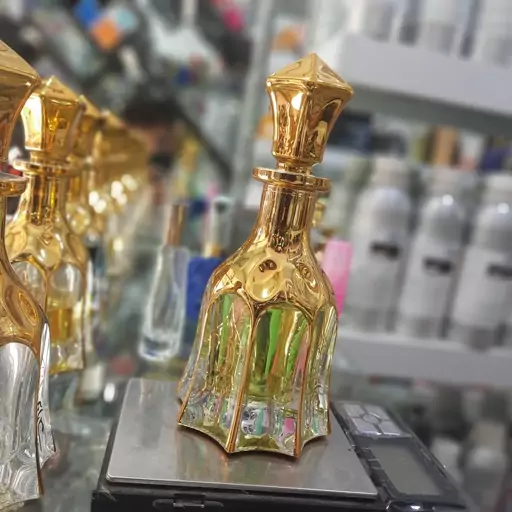 عطر لاگوست سبز  اصل  ( از ده گرم تا 100 گرم)  با  ماندگاری و پخش بوی عالی