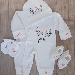 ست بیمارستانی نوزاد 4تکه شامل سرهمی،کلاه،دستکش و پاپوش رنگ سفید 