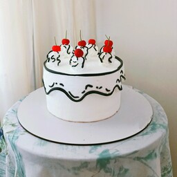  کیک خامه ای تولد آلبالویی 