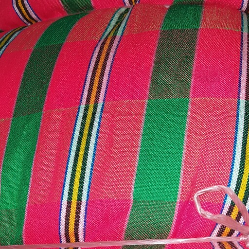  چادرشب 50  کاموا با زمینه قرمز  در رنگهای سبز و آبی . دستبافت . سنتی  حدودا دو در دو  مناسب رختخواب پیچ 