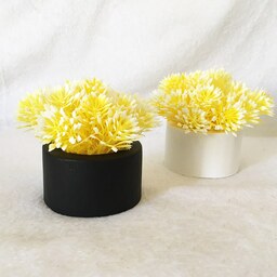 گلدان گل مصنوعی مدل شویدی زرد رنگ گلدان سفید قطر 6 و ارتفاع 8 سانتی متر
