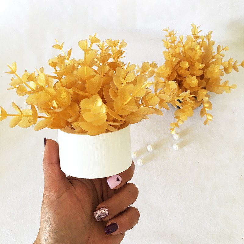 گلدان مصنوعی مدل شمشاد طلایی رنگ گلدان سفید ارتفاع 10 سانتی متر