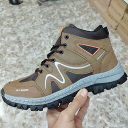 کفش مخصوص کوهنوردی و کار 