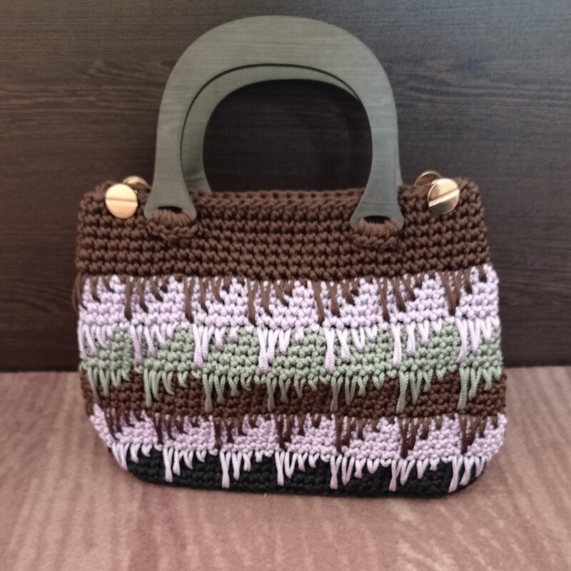 کیف بافتنی دسته چوبی سایزبزرگ ترکیب رنگ قهوه ای بنفش طوسی همراه استر