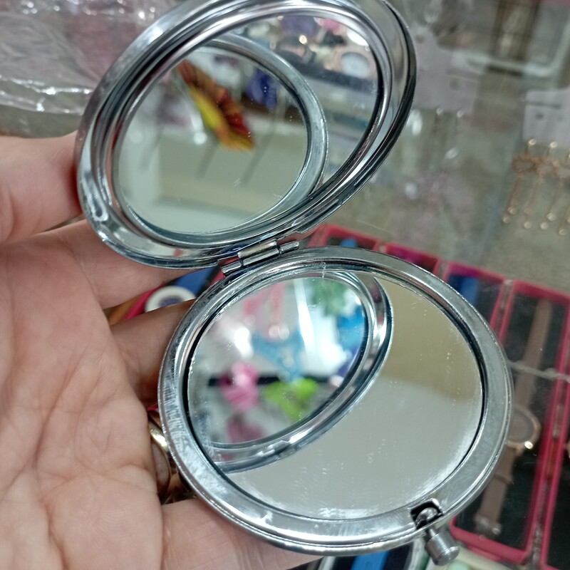 آینه جیبی زنانه