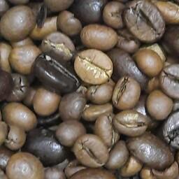 قهوه میکس 90 درصد روبوستا و10 درصد عربیکا کافیین بسیار بالا و تلخی زیاد 