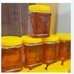 عسل با رنگ و طعمی متفاوت و بدون واسطه محصولی از کوههای سبلان عسل چهل گیاه 