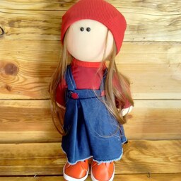 عروسک روسی با دامن لی  و کلاه قرمز