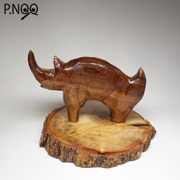 مجسمه ی چوبی کرگدن کاملا دست ساز و جلاخورده چوب گردو مناسب برای دکور و تزئین پذیرایی 