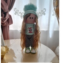 عروسک روسی با موهای موج دار